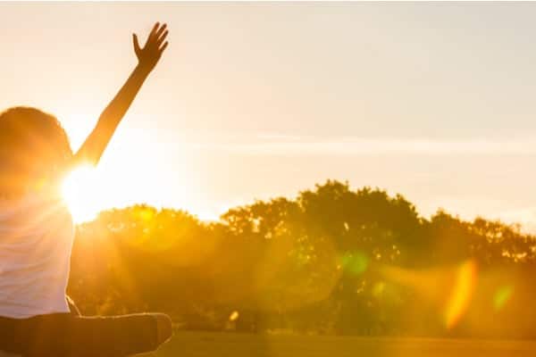 Should We Fear Sunlight? 4 Health Benefits and 3 Risks of Sun Exposure